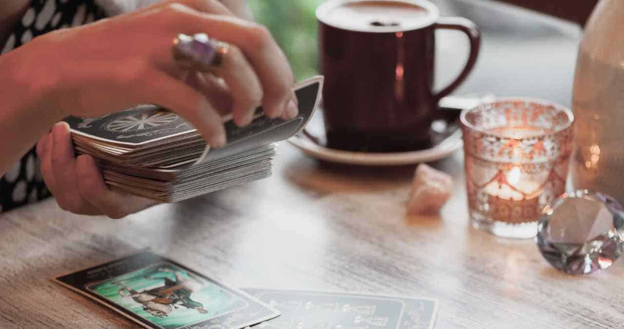 How to shuffle tarot cards