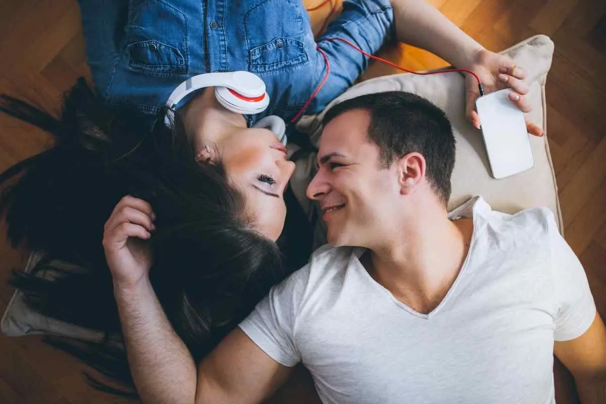 5 Clues A Sagittarius Man Is Flirting With You