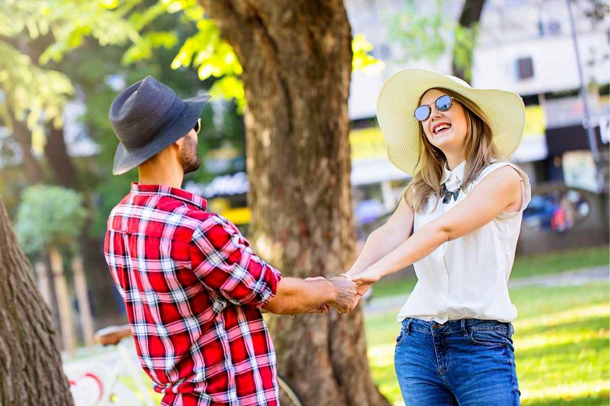 7 Effective Tips To Flirt With An Aquarius Man
