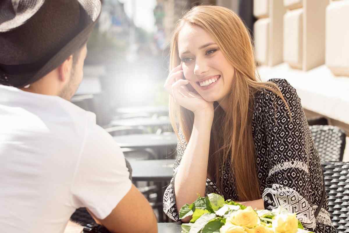 How To Flirt With A Man (7 Effective Tips!)