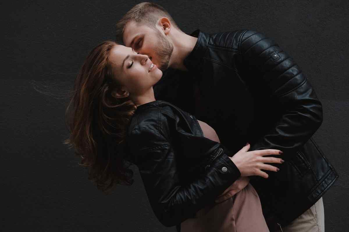 5 Signs A Leo Man Is Playing You