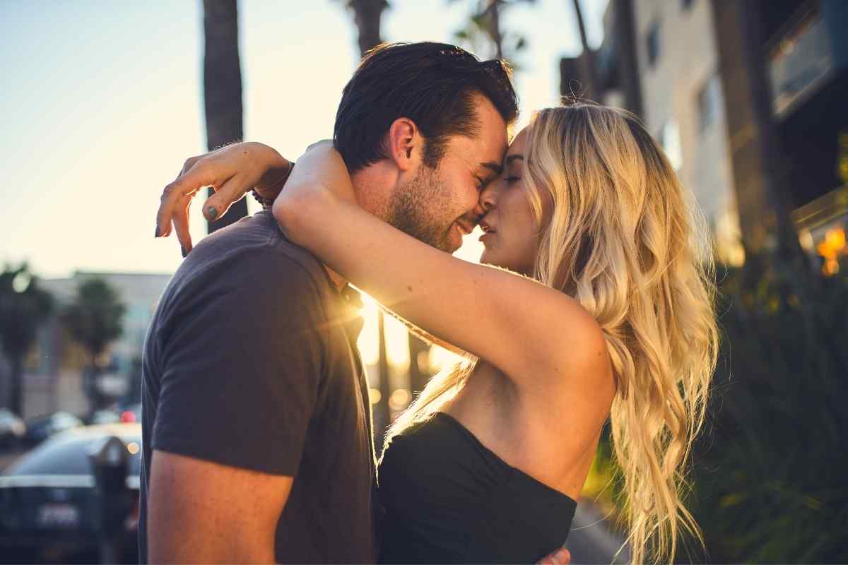 Sagittarius Woman Kissing Style